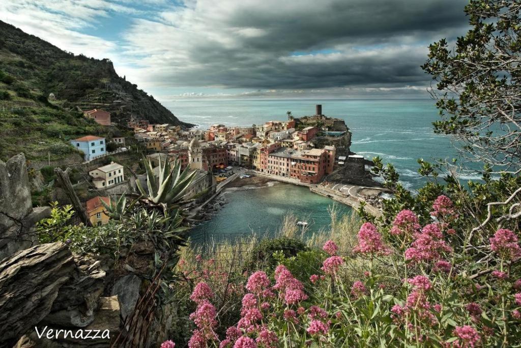 Cinque Terre Bridge Apartment La Spezia Luaran gambar